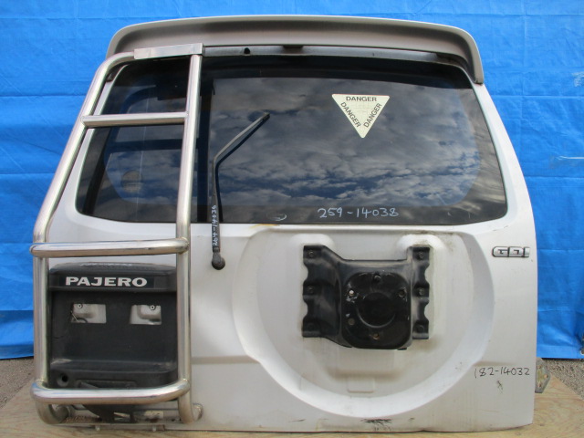 Used Mitsubishi Pajero BOOT LID MECHANISM AND LATCH 